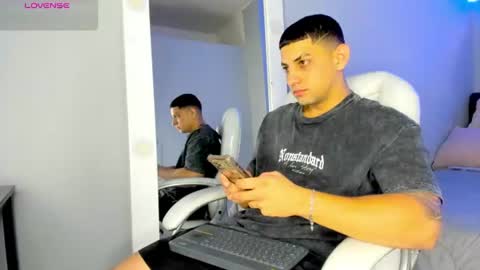 Snapshot of alex_cute77 chatting on June 25, 12:31 pm alex online show from June 25, 12:31 pm