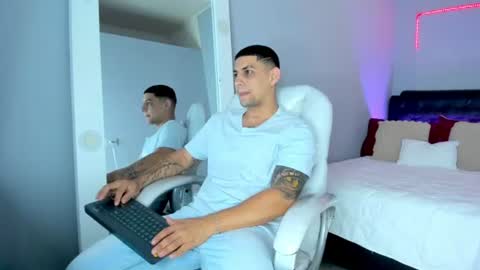 Snapshot of alex_cute77 chatting on July 1, 12:29 pm alex online show from July 1, 12:29 pm