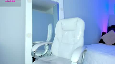 Snapshot of alex_cute77 chatting on July 6, 1:08 pm alex online show from July 6, 1:08 pm