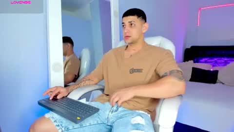Snapshot of alex_cute77 chatting on July 18, 12:20 pm alex online show from July 18, 12:20 pm