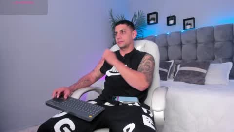 Snapshot of alex_cute77 chatting on July 20, 1:02 pm alex online show from July 20, 1:02 pm