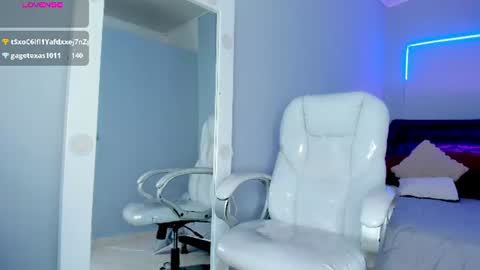 Snapshot of alex_cute77 chatting on July 28, 2:13 pm alex online show from July 28, 2:13 pm