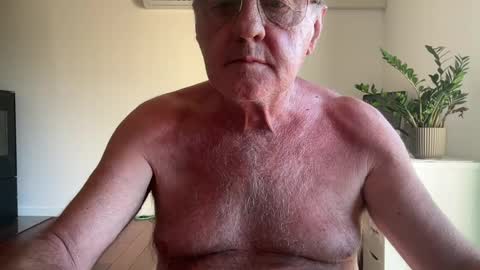 Snapshot of alex_fetishplayer chatting on July 8, 6:18 am Alex online show from July 8, 6:18 am