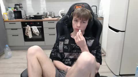 Snapshot of alex_gotcha chatting on February 26, 6:43 pm Alex online show from February 26, 6:43 pm