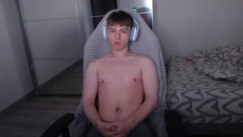 Snapshot of alex_gotcha chatting on October 2, 5:03 am Alex online show from October 2, 5:03 am