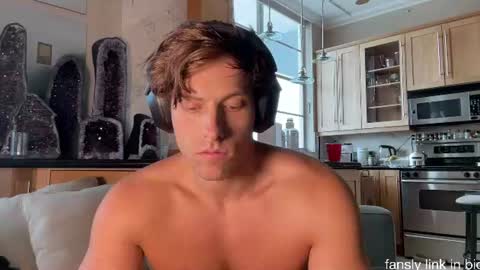 Snapshot of alex_islive chatting on July 26, 6:15 pm Alex Stone online show from July 26, 6:15 pm
