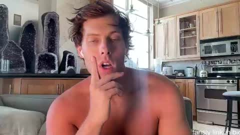 Snapshot of alex_islive chatting on July 30, 9:36 pm Alex Stone online show from July 30, 9:36 pm