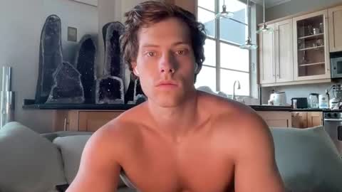 Snapshot of alex_islive chatting on August 2, 6:39 pm Alex Stone online show from August 2, 6:39 pm