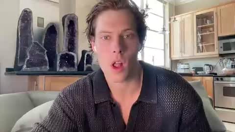 Snapshot of alex_islive chatting on August 8, 7:16 pm Alex Stone online show from August 8, 7:16 pm