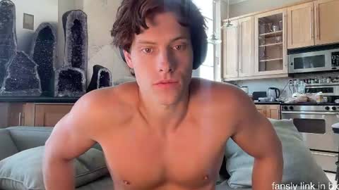 Snapshot of alex_islive chatting on August 9, 5:07 pm Alex Stone online show from August 9, 5:07 pm