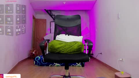 i am Alex online show from December 8, 4:04 am