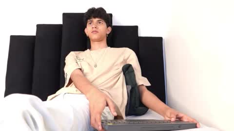 alex_mark_ online show from February 19, 1:29 pm