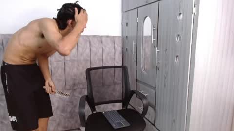 Snapshot of alex_martin47 chatting on May 30, 12:08 am alex online show from May 30, 12:08 am
