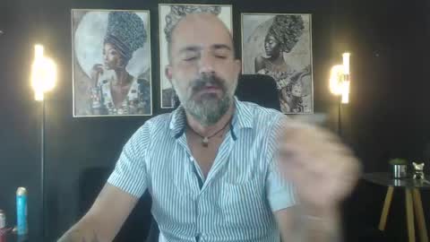 Snapshot of alex_saints_ce chatting on April 27, 11:41 am Alex Saints online show from April 27, 11:41 am