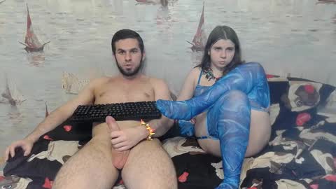 Snapshot of alex_sarah_sex chatting on January 10, 12:06 am Alex and Sarah online show from January 10, 12:06 am