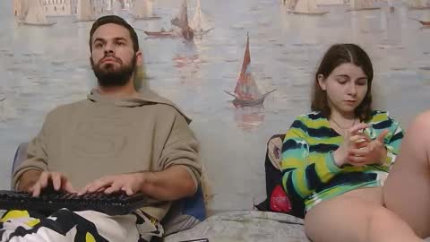 Snapshot of alex_sarah_sex chatting on December 15, 2:43 pm Alex and Sarah online show from December 15, 2:43 pm