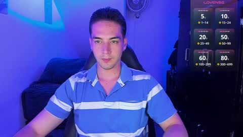 Snapshot of alex_smith0 chatting on December 21, 2:52 am online show from December 21, 2:52 am