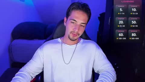 Snapshot of alex_smith0 chatting on January 19, 3:39 am online show from January 19, 3:39 am