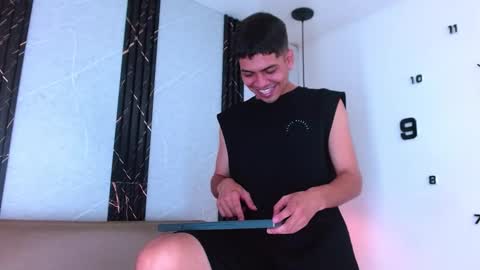 Snapshot of alex_vanz chatting on December 16, 11:26 am Alex Vanz online show from December 16, 11:26 am