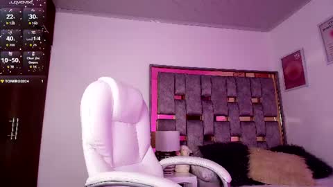 Snapshot of alexa_candy_18 chatting on June 12, 12:20 am Alexa online show from June 12, 12:20 am
