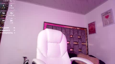 Snapshot of alexa_candy_18 chatting on June 14, 2:24 am Alexa online show from June 14, 2:24 am