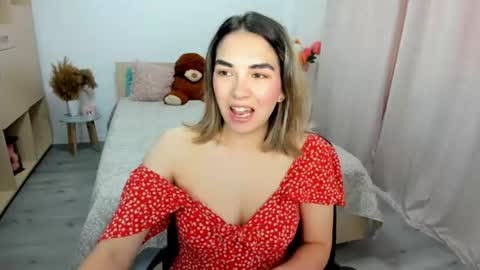 Snapshot of alexa_dolly chatting on June 18, 6:35 am Alexa online show from June 18, 6:35 am