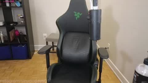 dont be afraid to click social media link its  working  just click on that  online show from November 8, 12:22 am