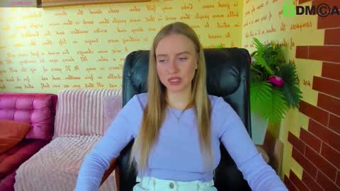 Snapshot of alexa_glory chatting on November 14, 10:14 am Alexa online show from November 14, 10:14 am