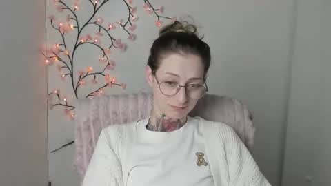 Snapshot of alexa_kittie chatting on May 18, 5:30 pm Alexa online show from May 18, 5:30 pm