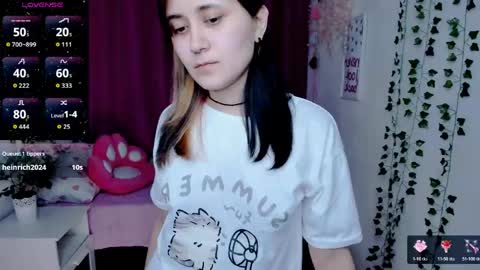 Snapshot of alexa_lexi chatting on May 19, 10:43 am alexa_lexi online show from May 19, 10:43 am