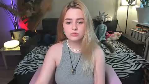 Snapshot of alexa_pirs chatting on June 21, 4:31 pm alexa_pirs online show from June 21, 4:31 pm