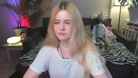 Snapshot of alexa_pirs chatting on July 3, 4:46 pm alexa_pirs online show from July 3, 4:46 pm