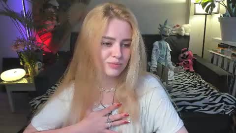 Snapshot of alexa_pirs chatting on July 18, 5:06 pm alexa_pirs online show from July 18, 5:06 pm