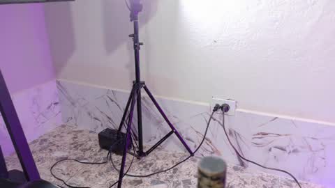Snapshot of alexaa_blue chatting on May 16, 9:50 am ALEXAA online show from May 16, 9:50 am
