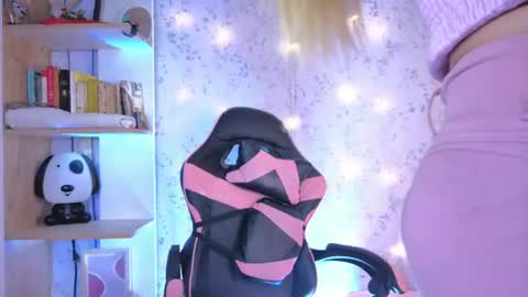 Snapshot of alexaavandercloude chatting on July 24, 7:45 pm alexaavandercloude online show from July 24, 7:45 pm