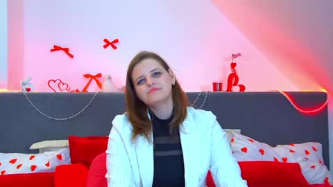Snapshot of alexaavery chatting on July 1, 6:59 am AlexaAvery online show from July 1, 6:59 am