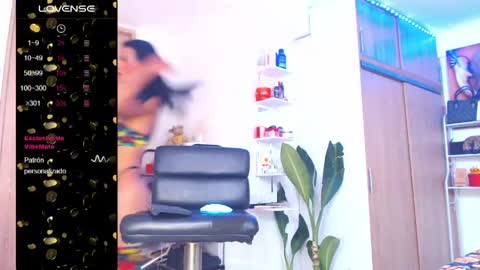 Snapshot of alexafoxxy01 chatting on June 9, 12:00 am alexafoxxy01 online show from June 9, 12:00 am
