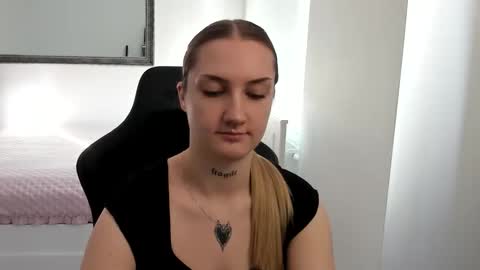 Snapshot of alexafragile chatting on October 29, 12:51 pm Alexa online show from October 29, 12:51 pm