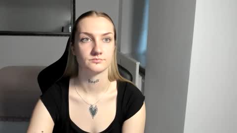 Snapshot of alexafragile chatting on October 31, 2:40 pm Alexa online show from October 31, 2:40 pm