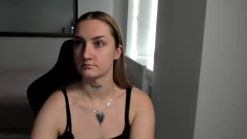 Snapshot of alexafragile chatting on November 5, 1:44 pm Alexa online show from November 5, 1:44 pm