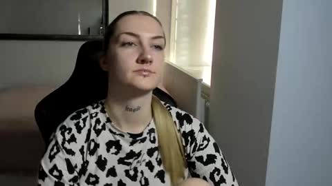 Snapshot of alexafragile chatting on November 8, 1:11 pm Alexa online show from November 8, 1:11 pm