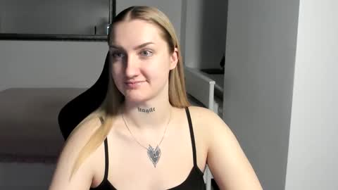 Snapshot of alexafragile chatting on November 24, 3:34 pm Alexa online show from November 24, 3:34 pm