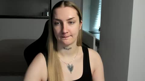 Snapshot of alexafragile chatting on November 26, 1:23 pm Alexa online show from November 26, 1:23 pm