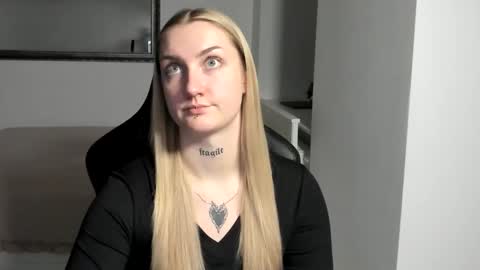 Snapshot of alexafragile chatting on November 27, 5:48 pm Alexa online show from November 27, 5:48 pm