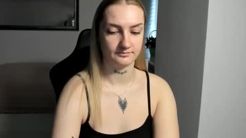 Snapshot of alexafragile chatting on December 1, 1:16 pm Alexa online show from December 1, 1:16 pm