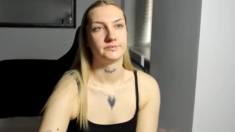 Snapshot of alexafragile chatting on December 14, 1:49 pm Alexa online show from December 14, 1:49 pm