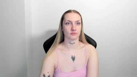 Snapshot of alexafragile chatting on May 13, 11:07 am Alexa online show from May 13, 11:07 am