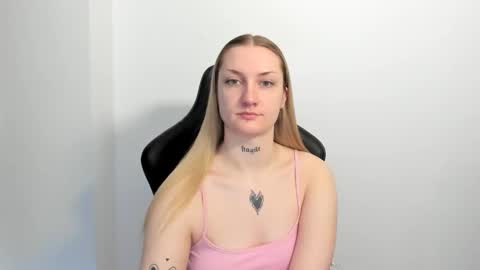 Snapshot of alexafragile chatting on May 20, 11:16 am Alexa online show from May 20, 11:16 am