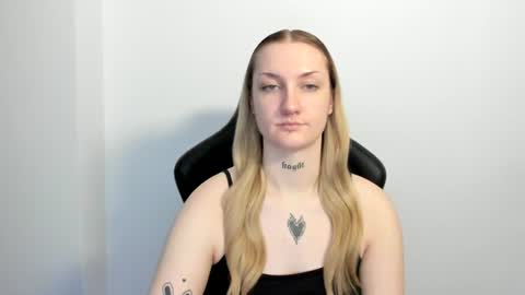 Snapshot of alexafragile chatting on June 25, 1:26 pm Alexa online show from June 25, 1:26 pm