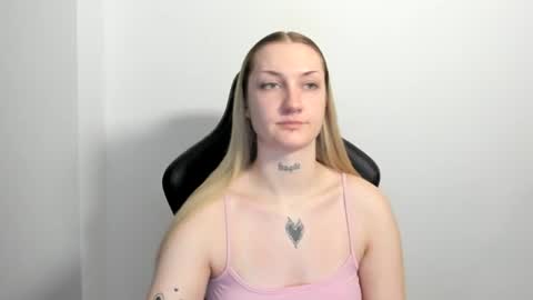 Snapshot of alexafragile chatting on June 29, 1:22 pm Alexa online show from June 29, 1:22 pm